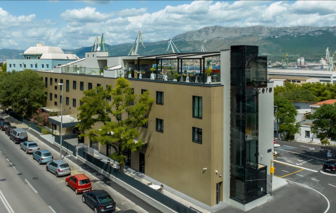 Parking Cora Hotel parking